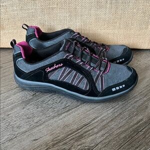Skechers Women's  Relaxed Fit Low Top  Athletic Shoes size 7